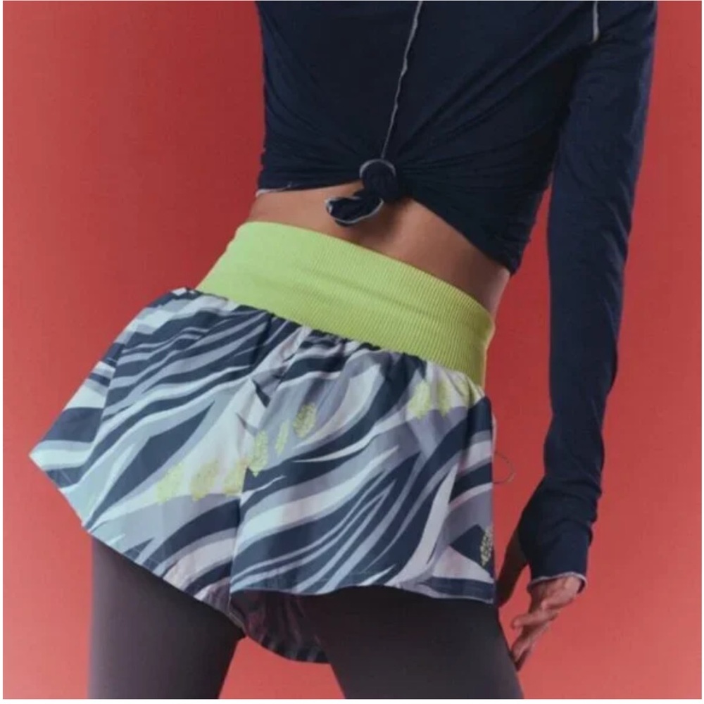 Free People Carpe Diem Printed Shorts in Sporty Stripe Combo Skyline Retail $48 - Picture 4 of 9
